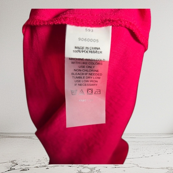 Vince Camuto Vibrant Pink Blouse with Ruffled Sleeves Size Med - Picture 6 of 6